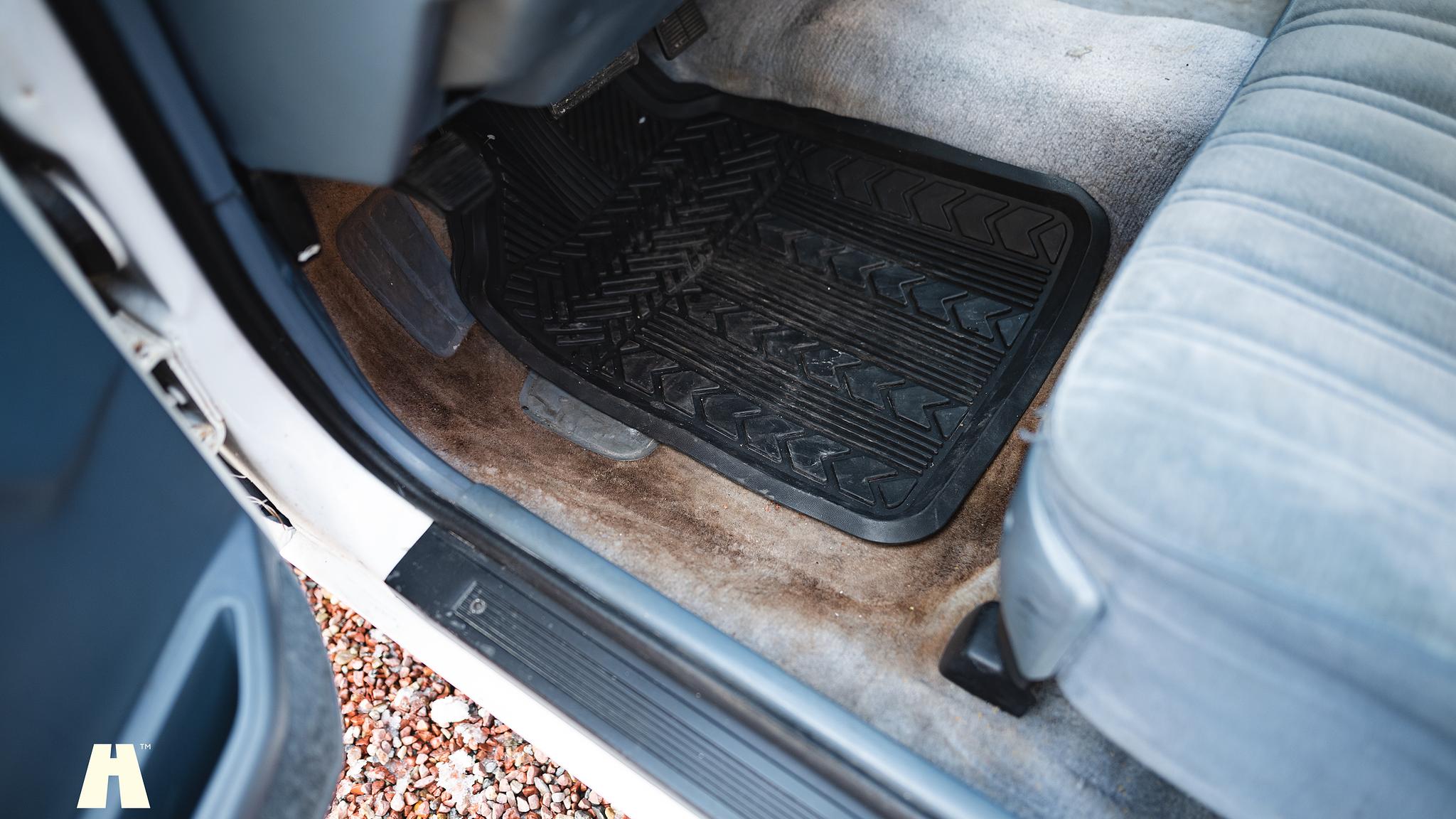 Interior image of 1994 Oldsmobile Cutlass Ciera Sedan 3.1 (46)