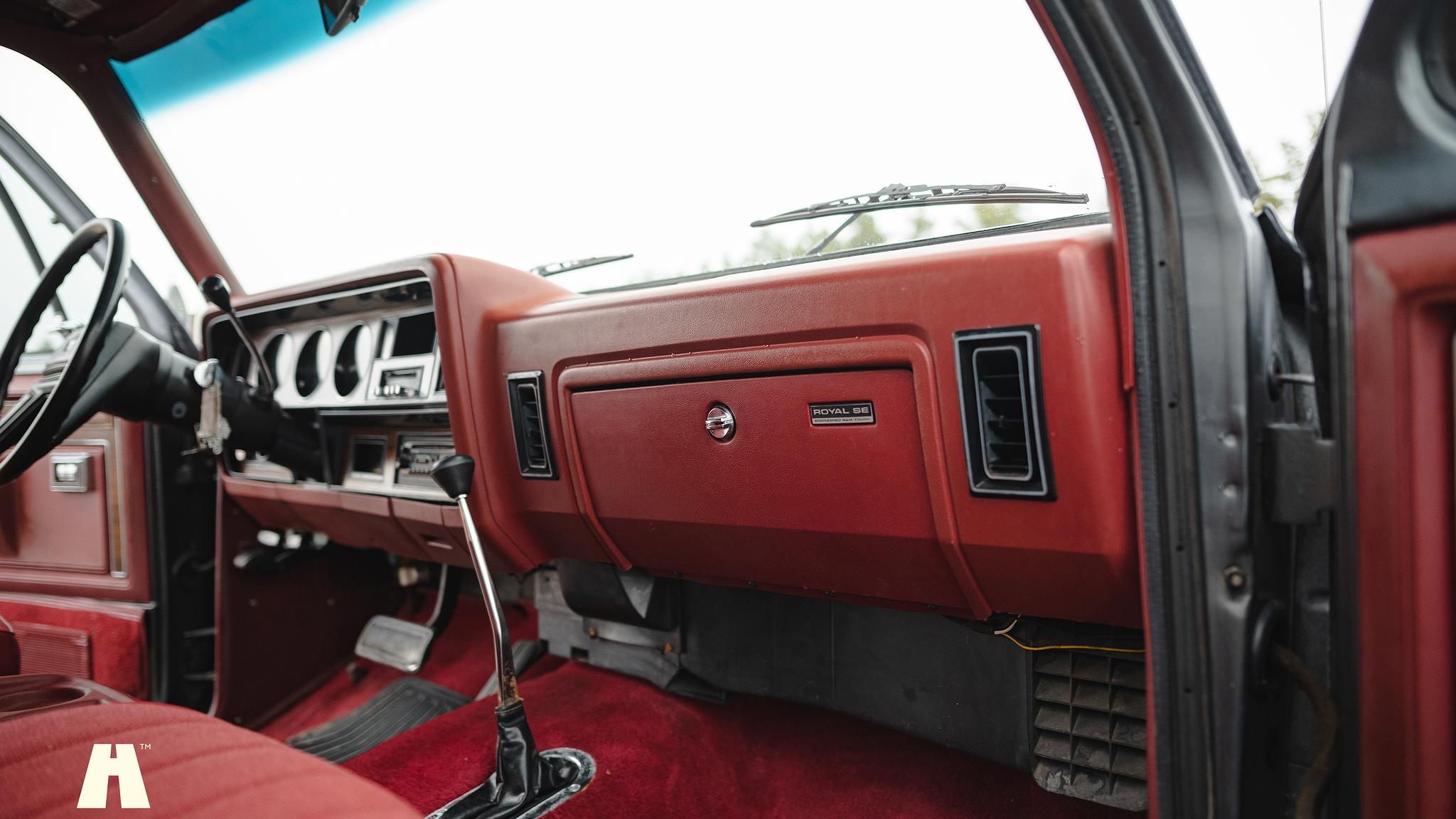 Innenraumfoto von 1986 Dodge Ramcharger