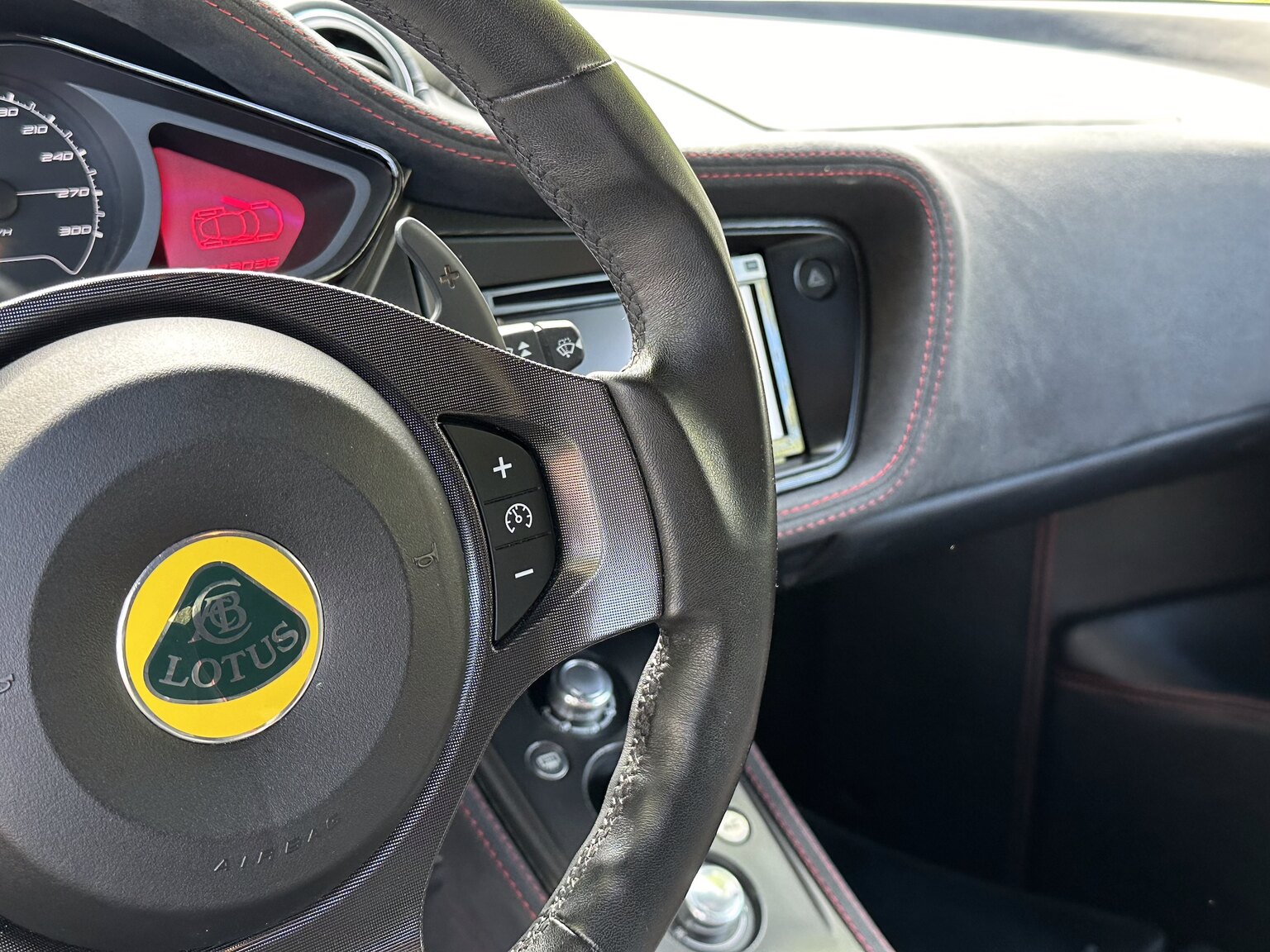 Innenraumfoto von 2015 Lotus Evora S