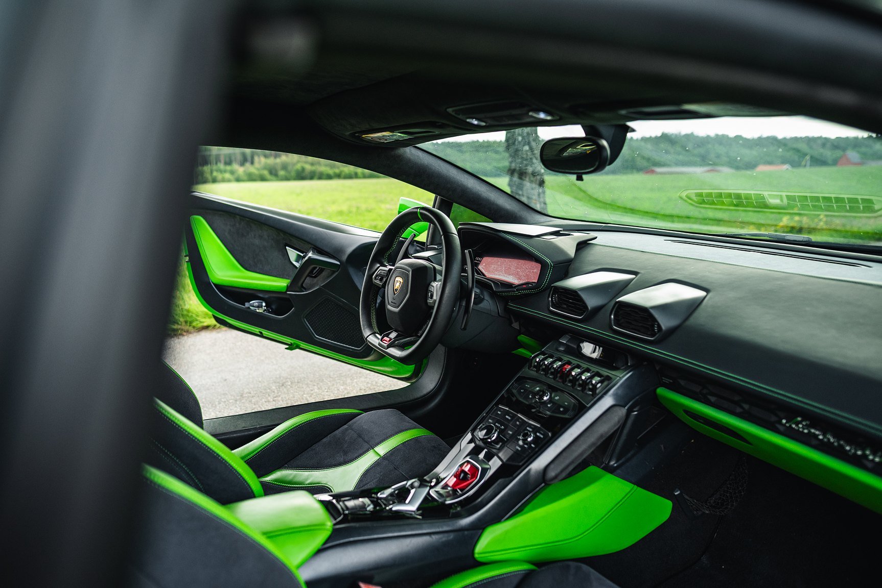 Innenraumfoto von 2016 Lamborghini Huracan LP-610-4