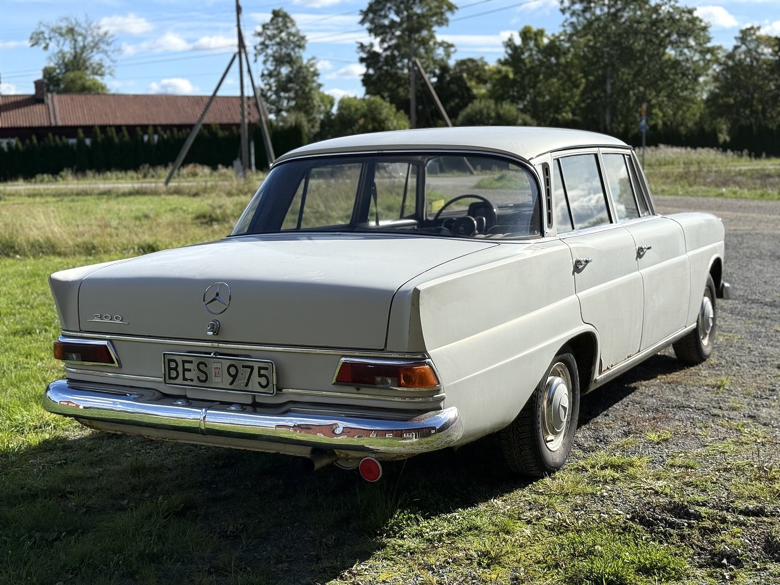 Exteriörbild på 1967 Mercedes-Benz 200
