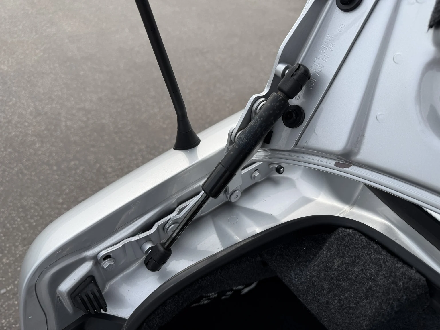 Interior image of 2001 MERCEDES-BENZ CLK 230 Kompressor Cabriolet (65)
