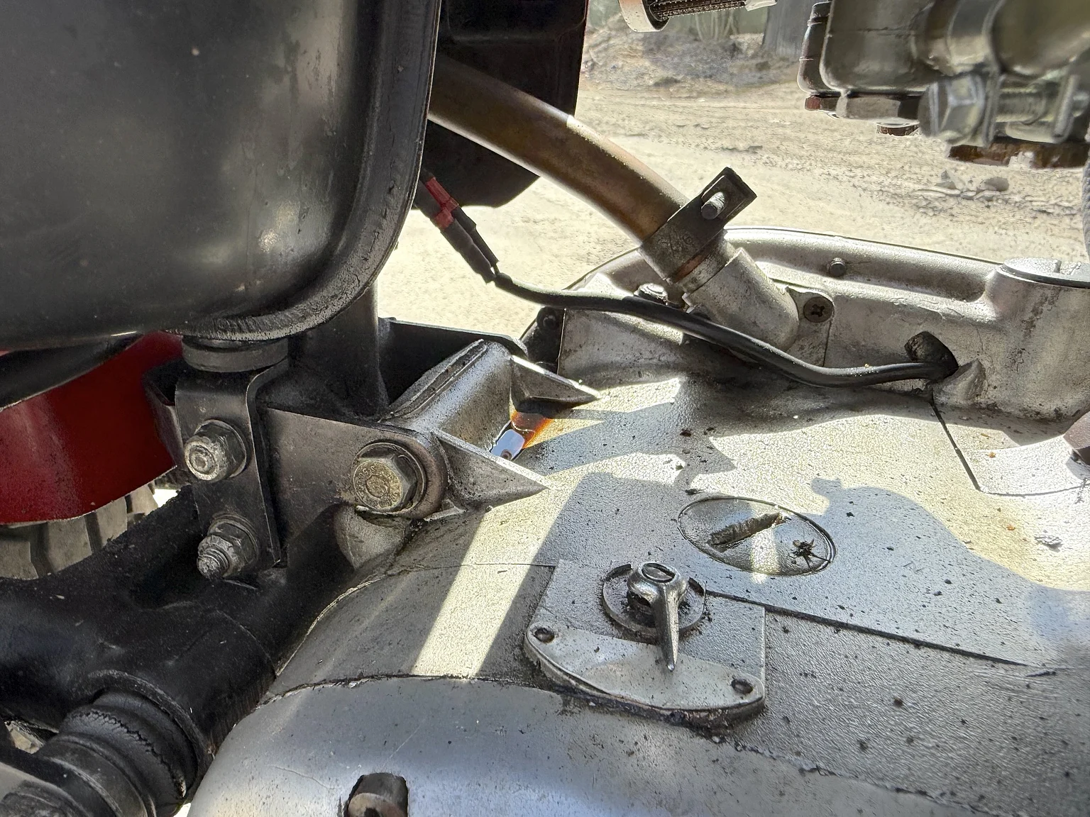 Image of 1971 Triumph Daytona 500 (28) mechanics