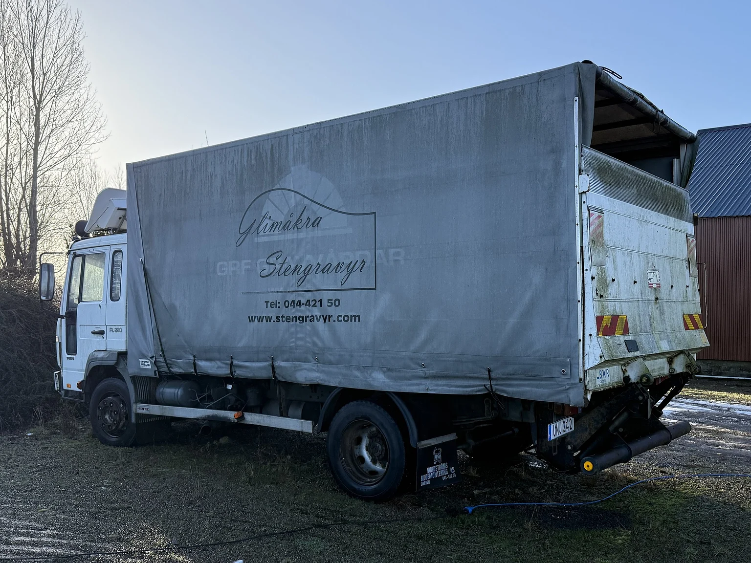 Exteriörbild på 2000 Volvo FL6 4x2 - NO RESERVE (4)