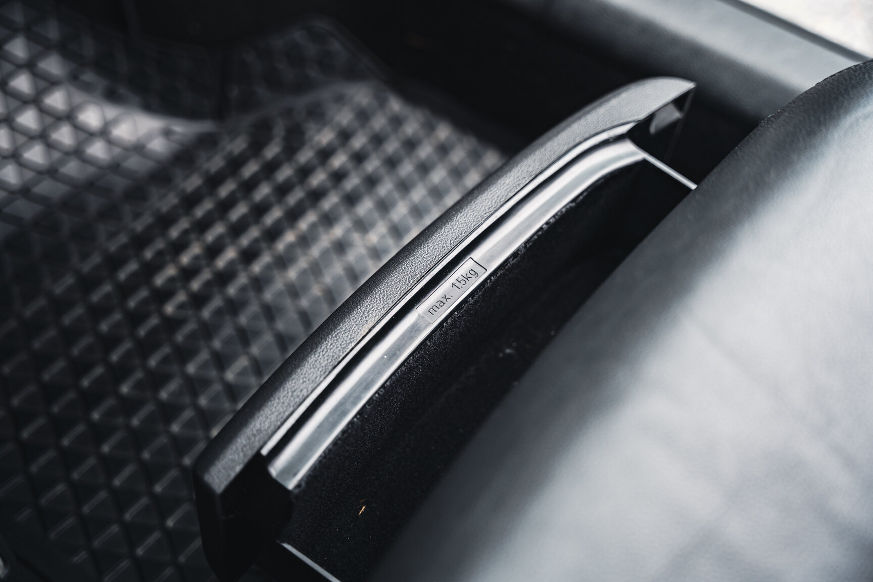 Interior image of 2007 Volkswagen Golf R32 (38)