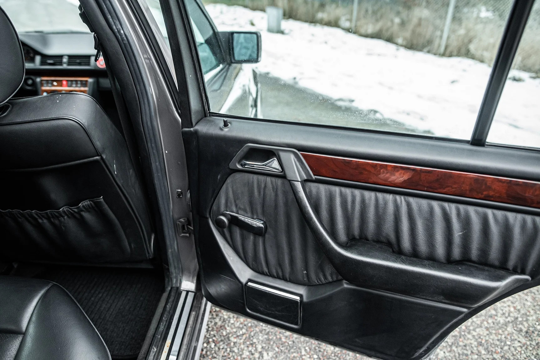 Interior image of 1993 Mercedes-Benz E 320 "AMG" (15)