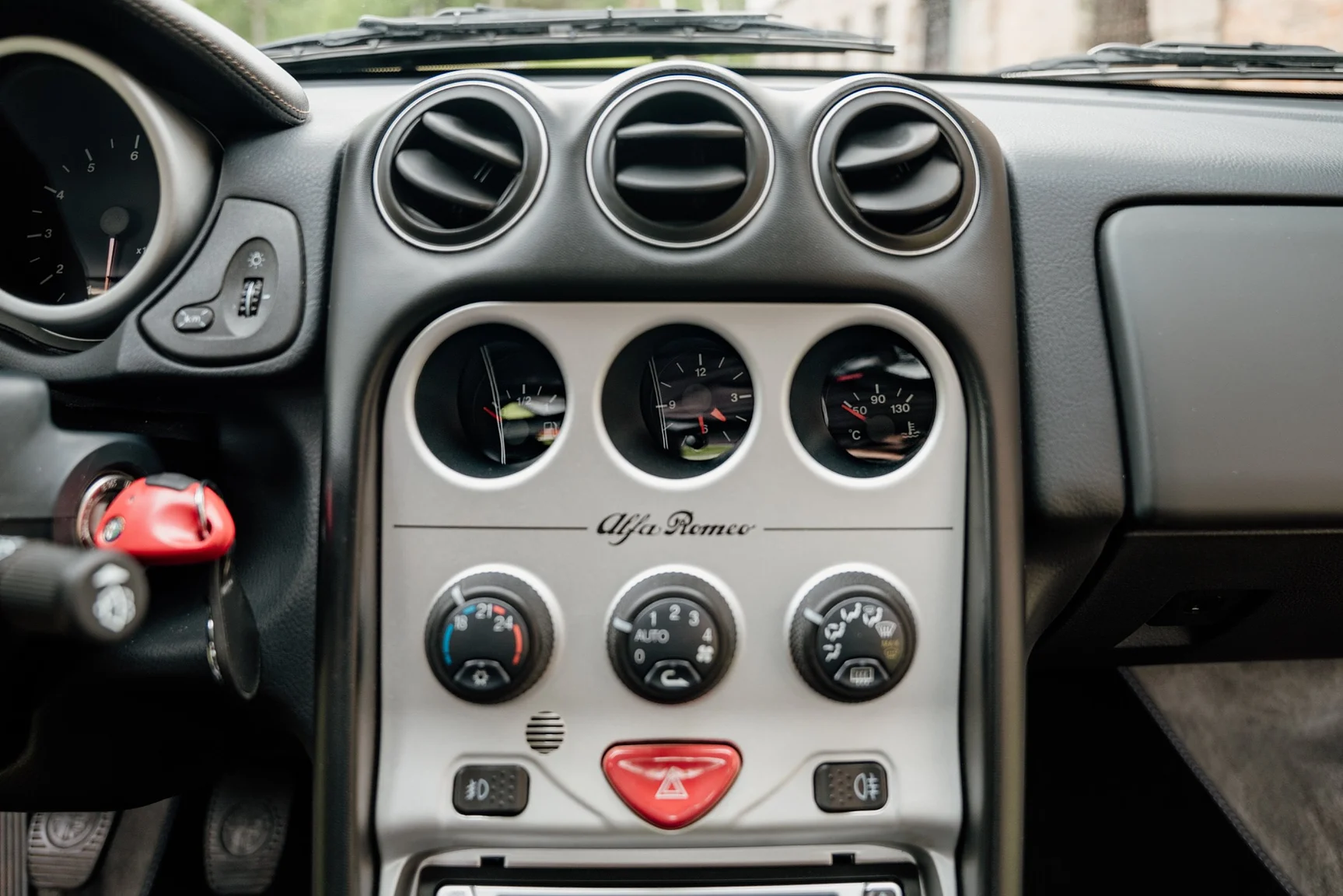 Innenraumfoto von 1999 Alfa Romeo GTV V6 3,0 24V (17)