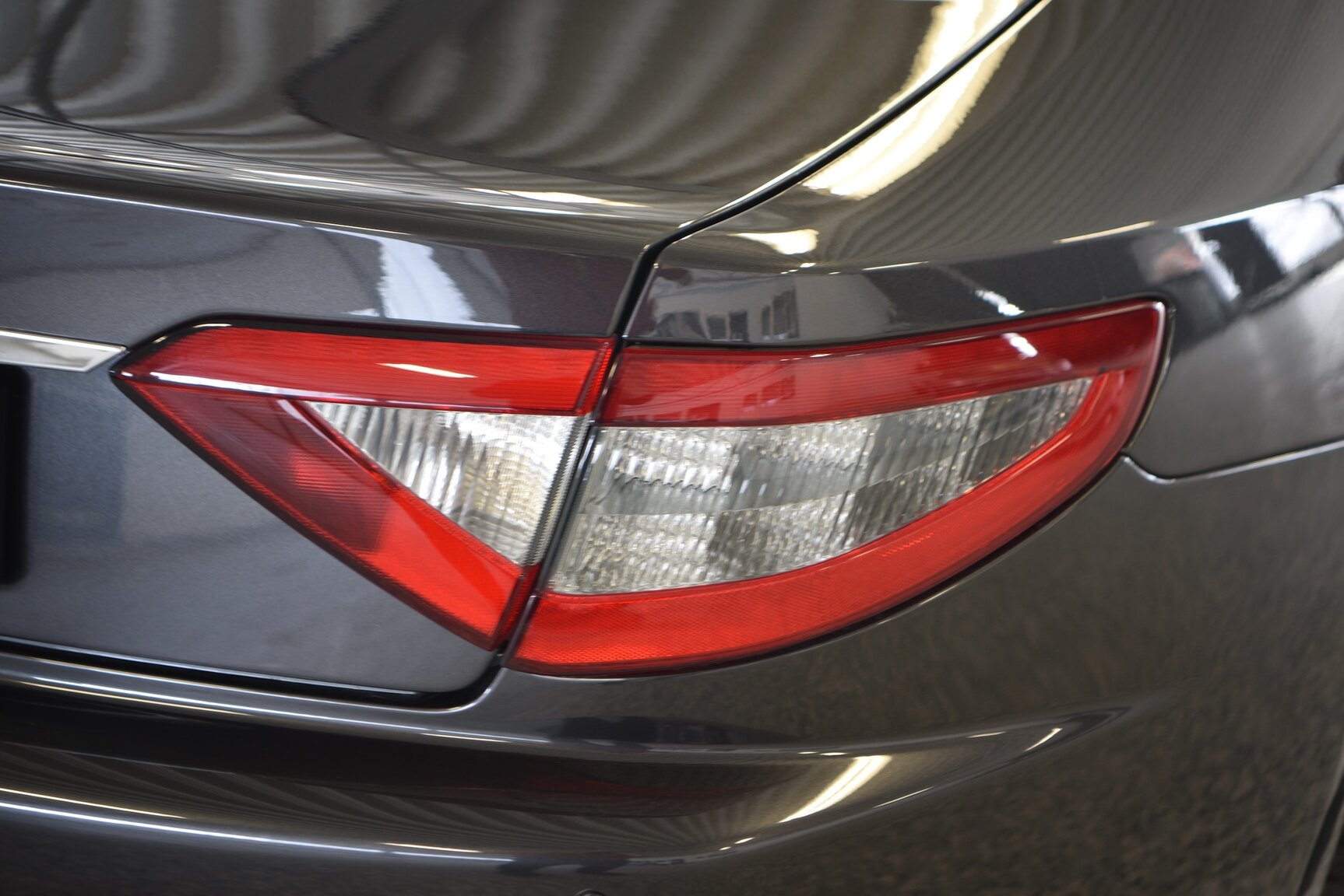 Exteriörbild på 2016 Maserati Grancabrio (47)