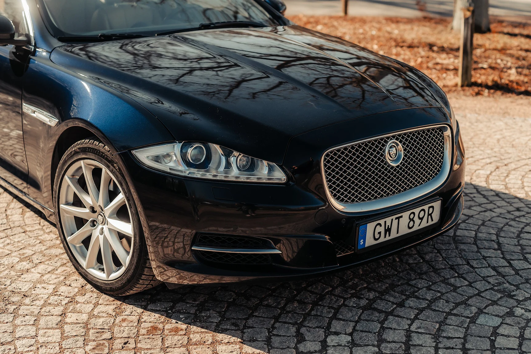 Exterior image of 2012 Jaguar XJ (44)