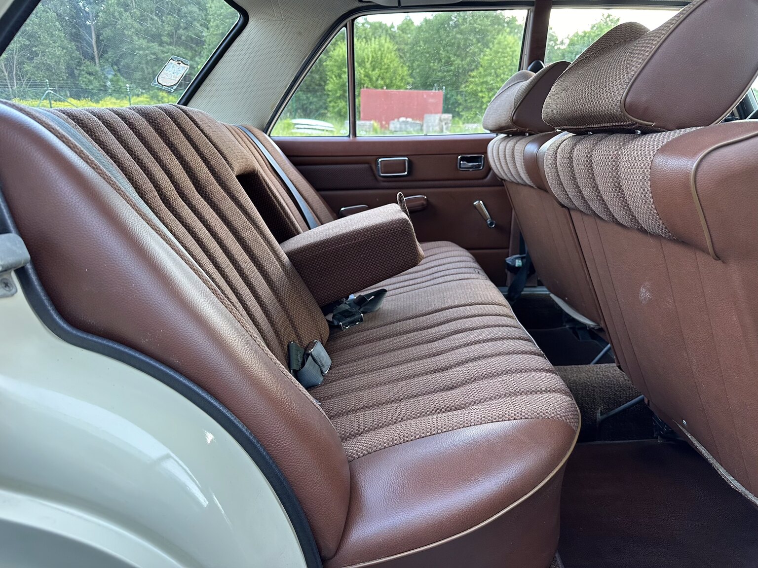 Interiörbild 1974 Mercedes Benz 230.6