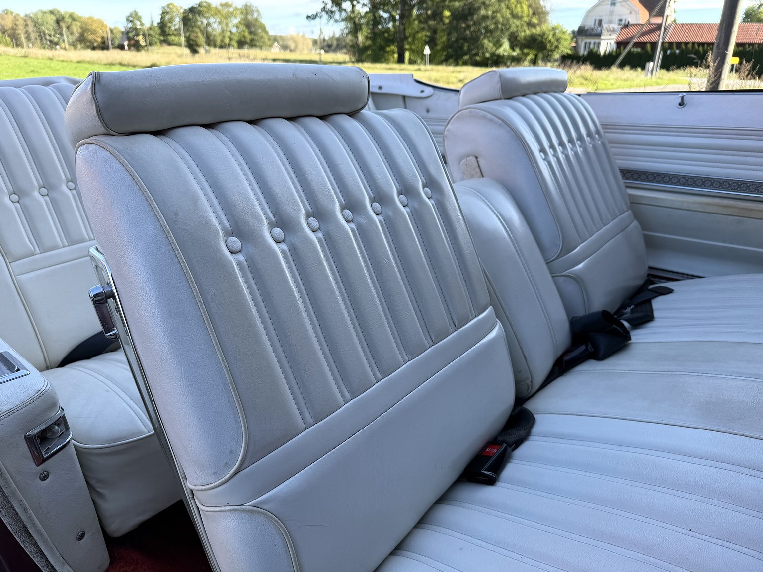 Interiörbild 1975 Oldsmobile Delta 88