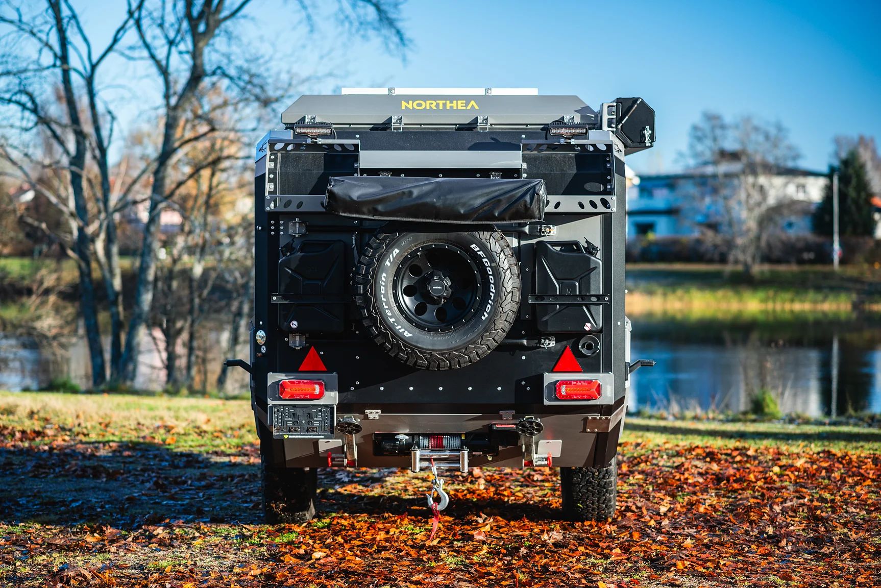 Exterior image of 2025 Northea Trailer Expedition Crawler 458i Offgrid-Camper (10)
