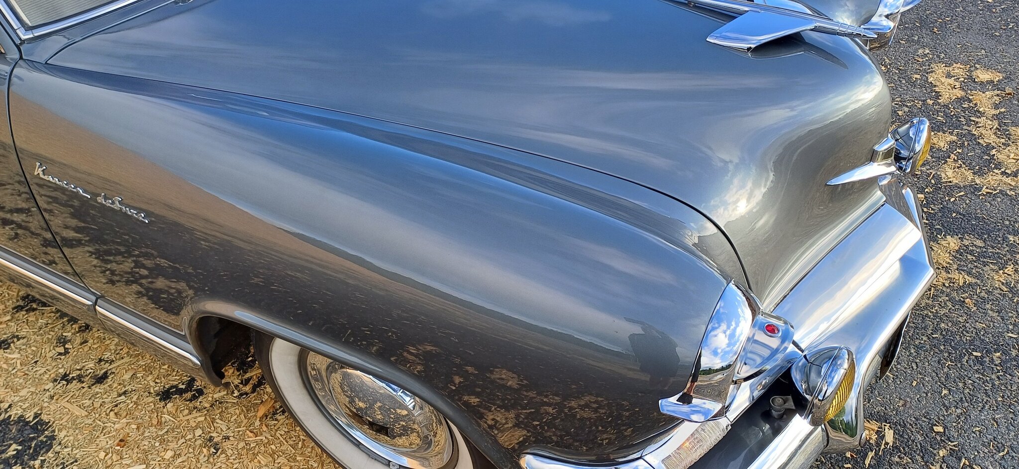 Exteriörbild på 1953 Kaiser Deluxe Club 2-door