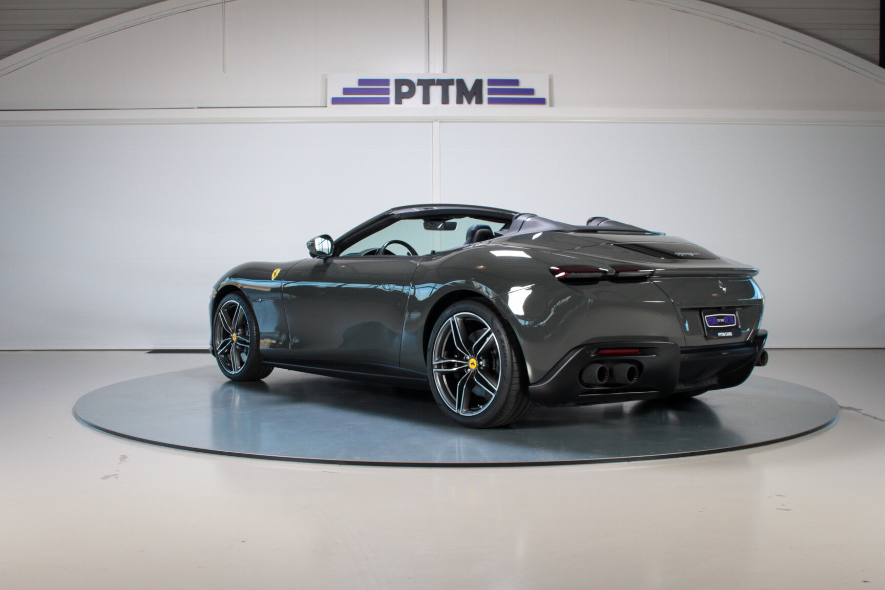 Exteriörbild på 2024 Ferrari Roma Spider