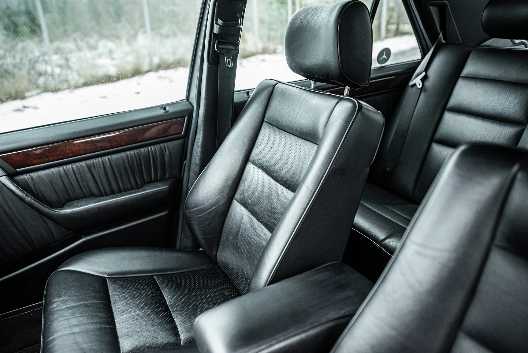 Interior image of 1993 Mercedes-Benz E 320 "AMG" (25)