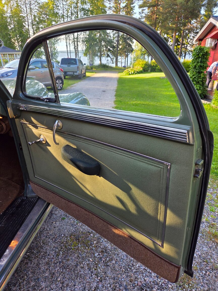 Interior image of 1948 Chrysler Windsor Club Coupé