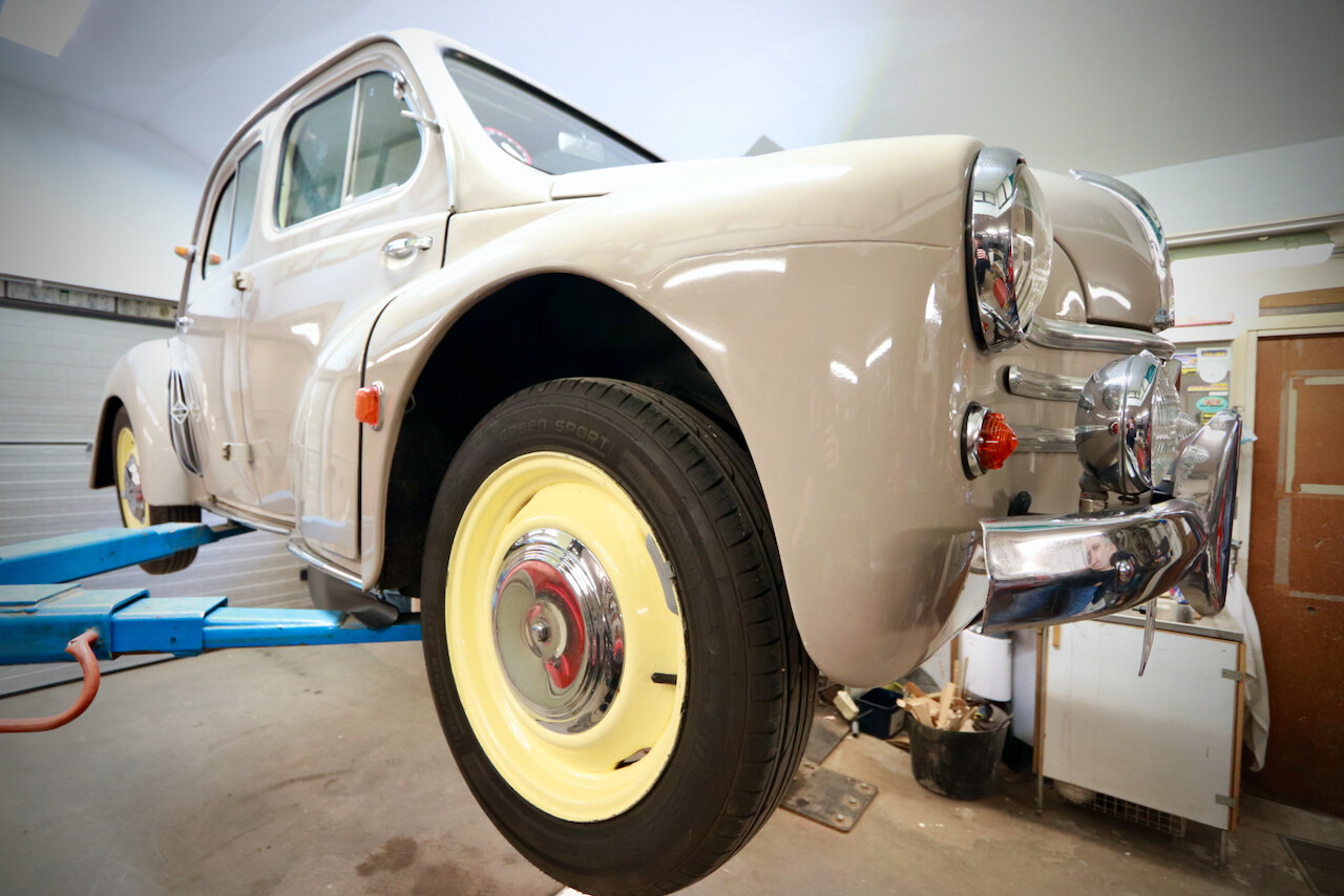 Exterior image of 1959 Renault 4CV