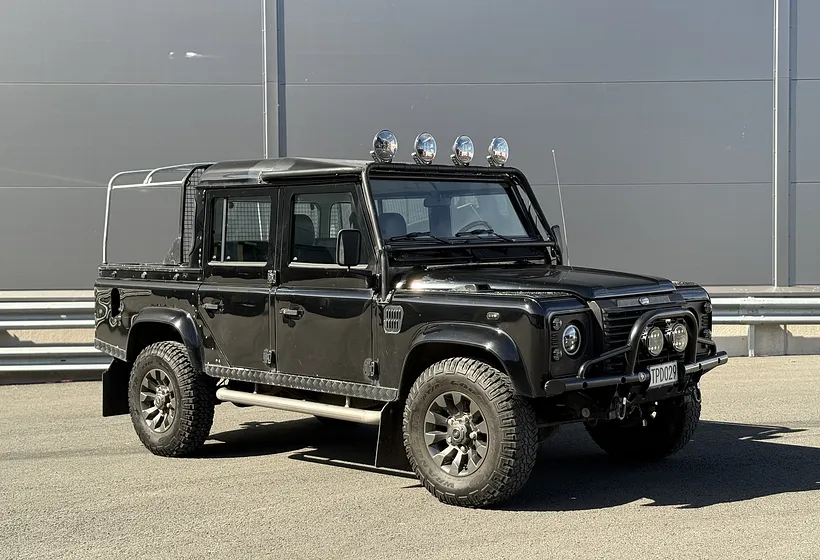 2000 Land Rover Defender 110 Tomb Raider