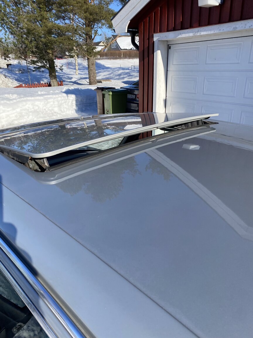 Exteriörbild på 1988 Mercedes-Benz 300 SE (38)