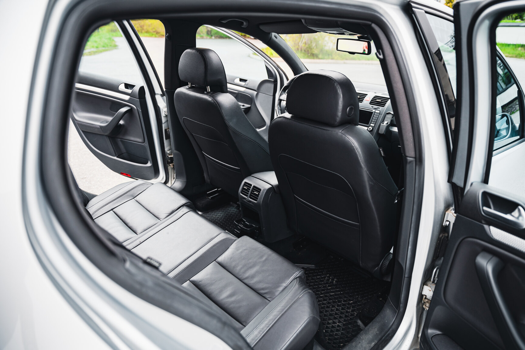 Innenraumfoto von 2007 Volkswagen Golf R32 (86)