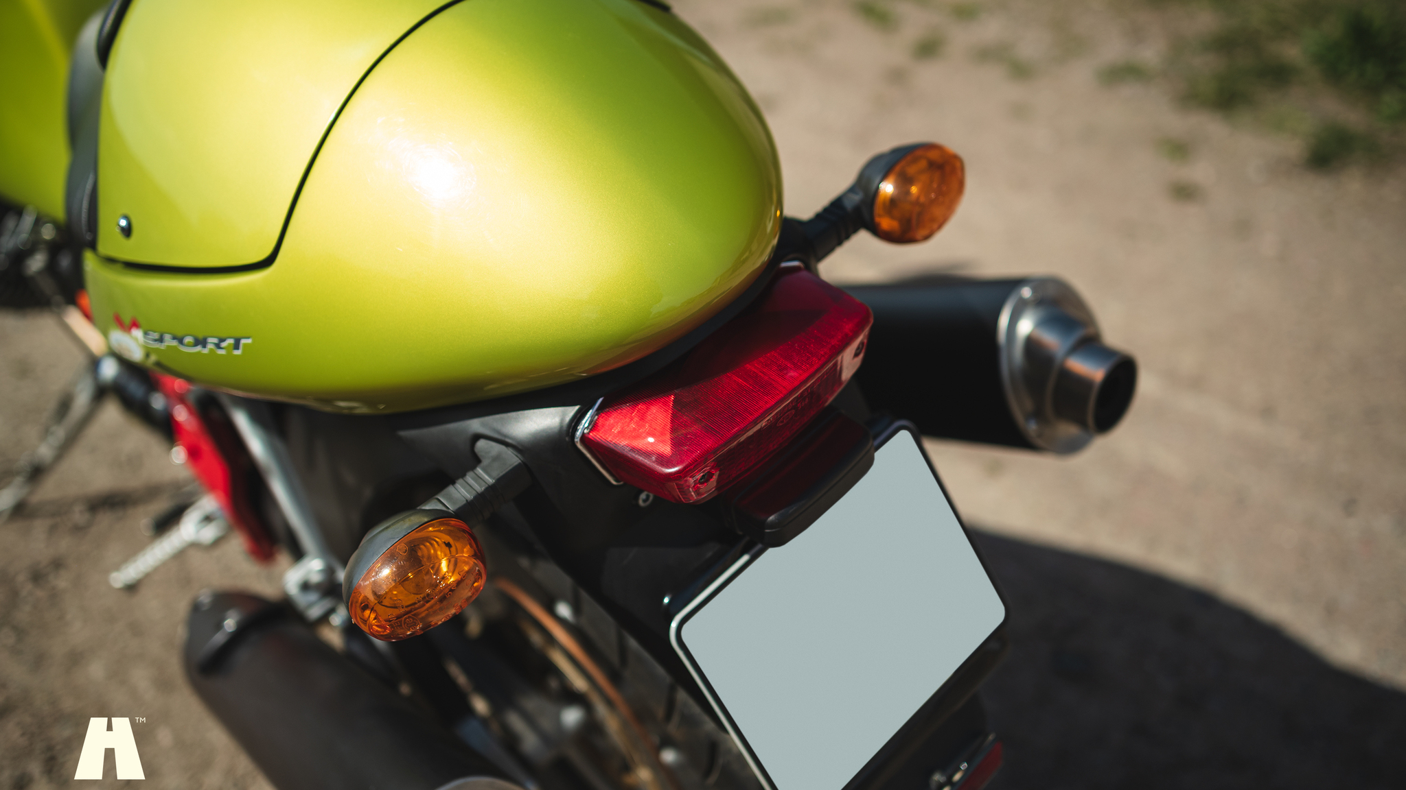 Exterior image of 2002 Moto Guzzi V11 Sport (37)