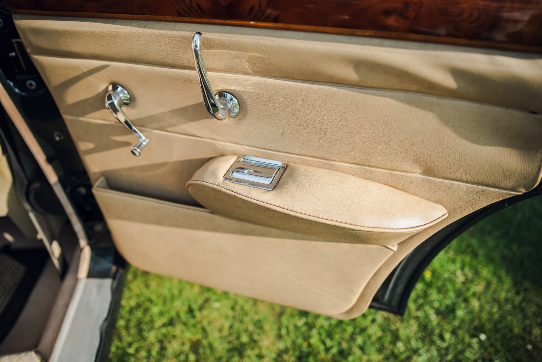 Interior image of 1965 Daimler 250 V8