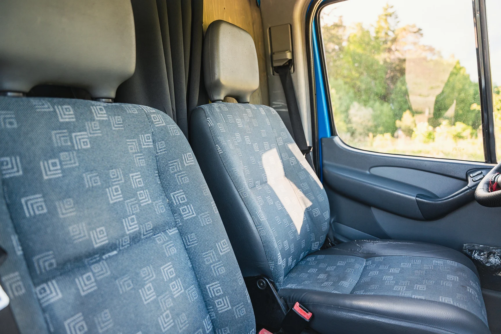 Interior image of 2004 Mercedes-Benz Sprinter 4x4 Campervan/Overlander (10)