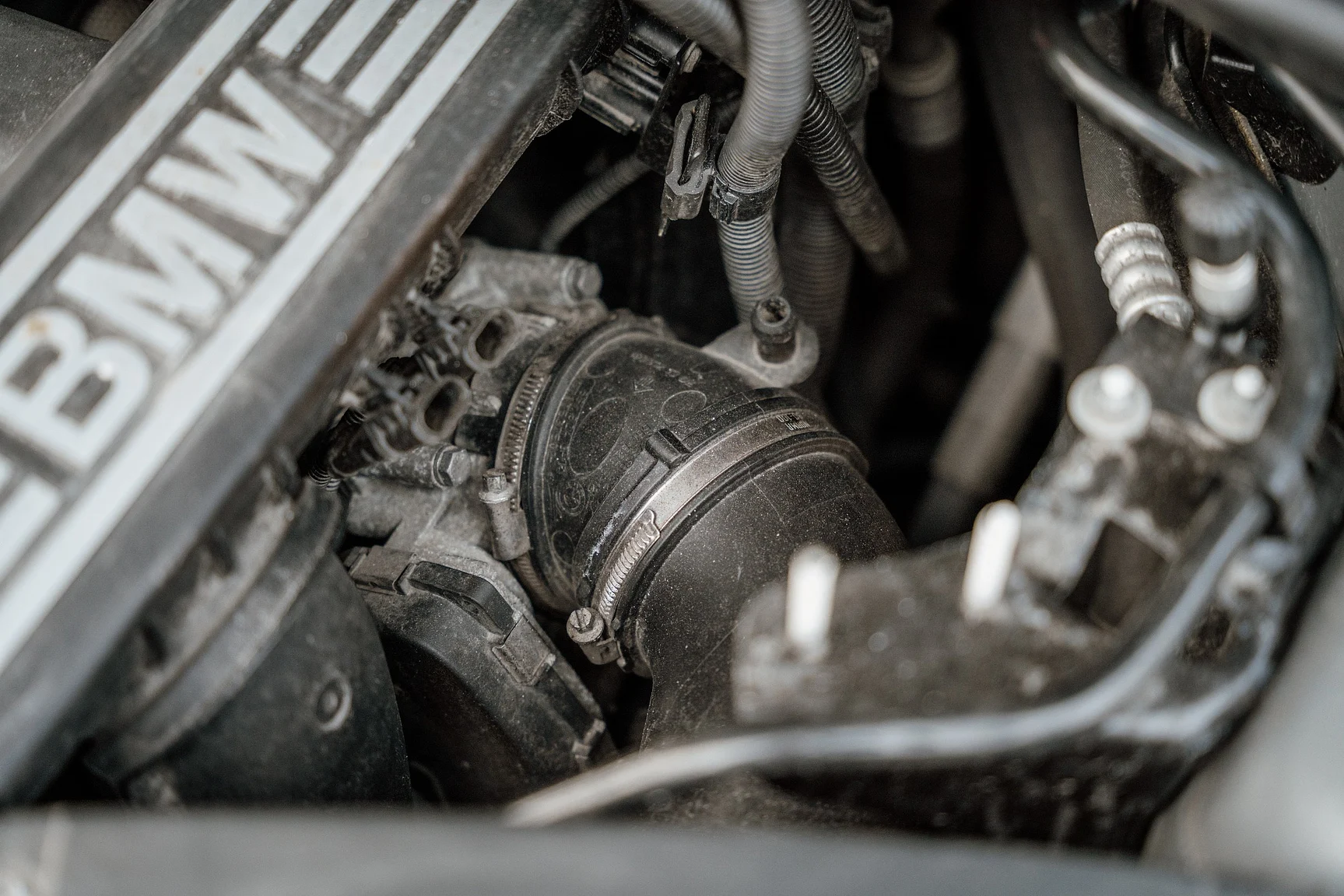 Image of 2010 BMW 325i Sedan (11) mechanics