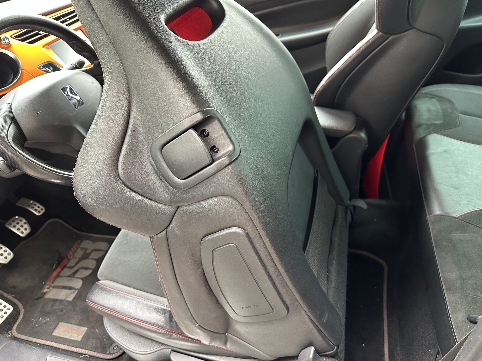 Interior image of 2012 Citroen DS3 Racing  (25)