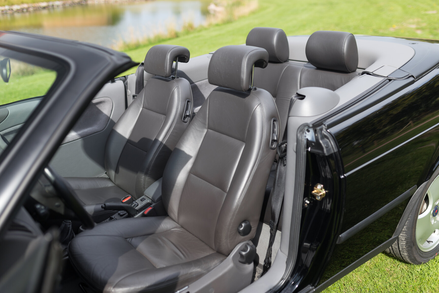 Interior image of 1998 Saab 9-3 SE 2.0T Convertible