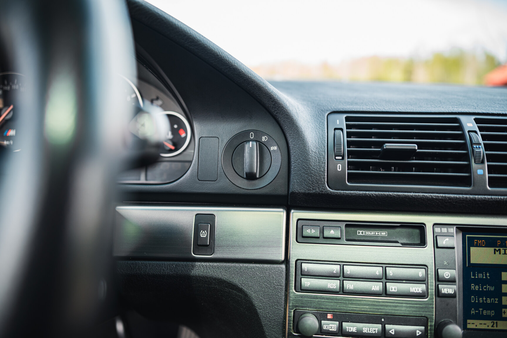 Interior image of 2000 BMW M5 E39