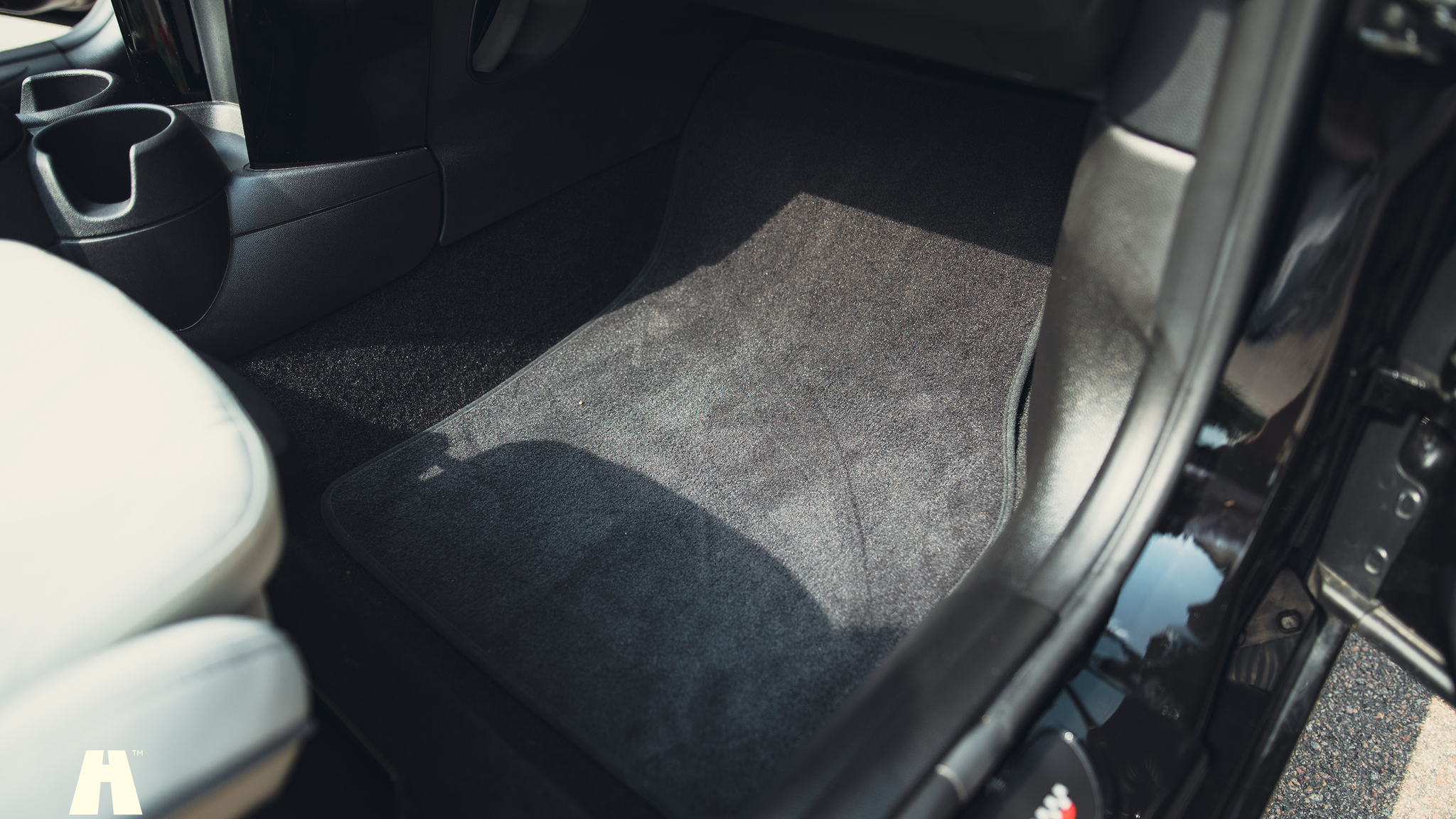 Innenraumfoto von 2021 Mini John Cooper Works Cabriolet  (51)