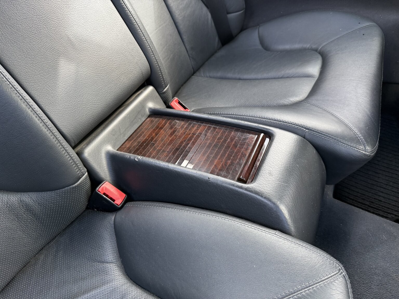 Interior image of 2000 Mercedes-Benz CL 500