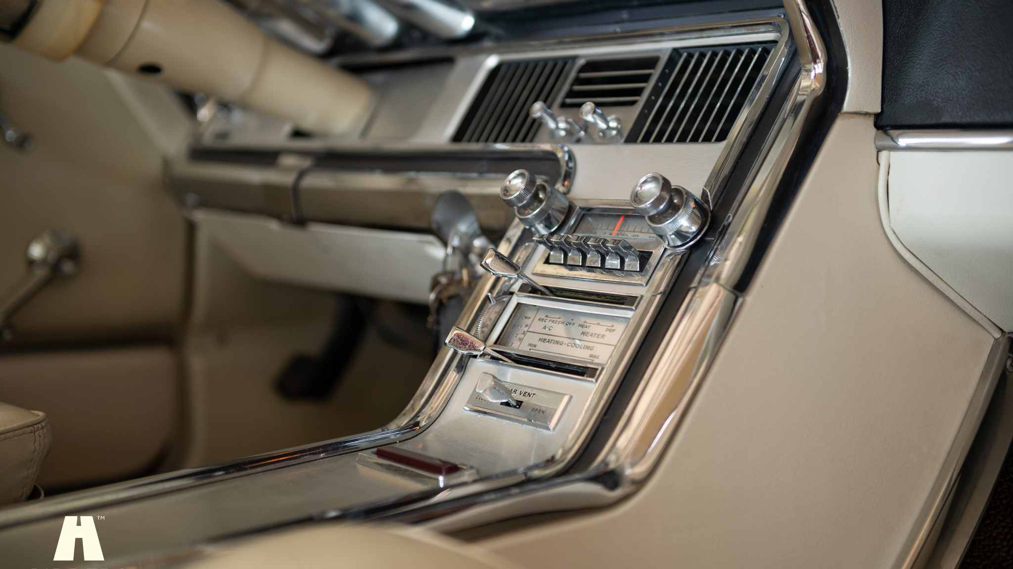 Interior image of 1964 Ford Thunderbird 6.4 HT (67)