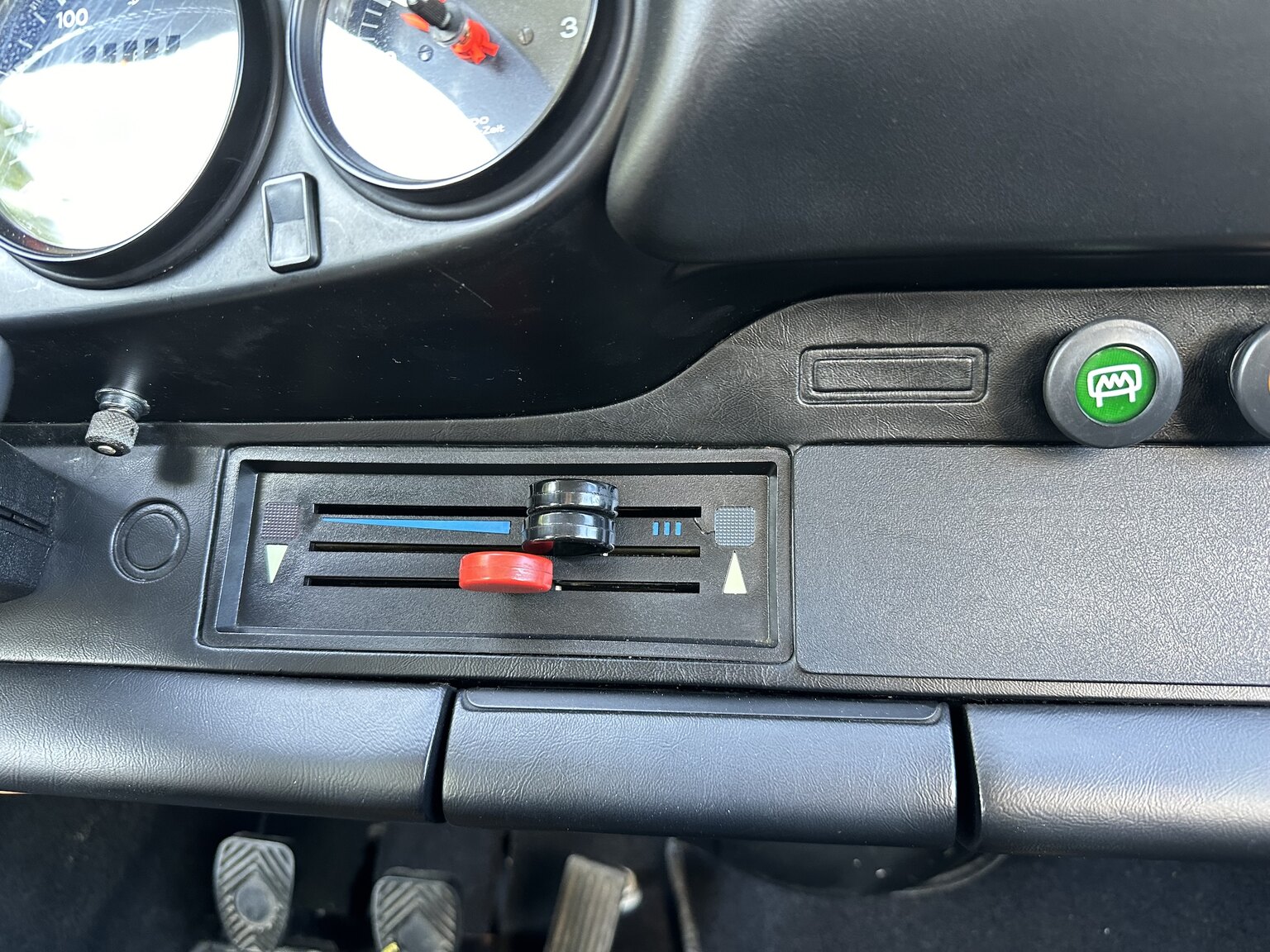 Innenraumfoto von 1975 Porsche 911 (12)