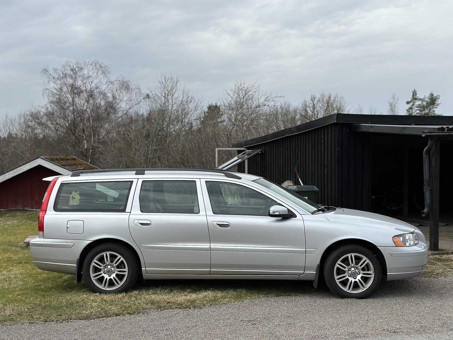 Exterior image of 2008 Volvo V70 Classic