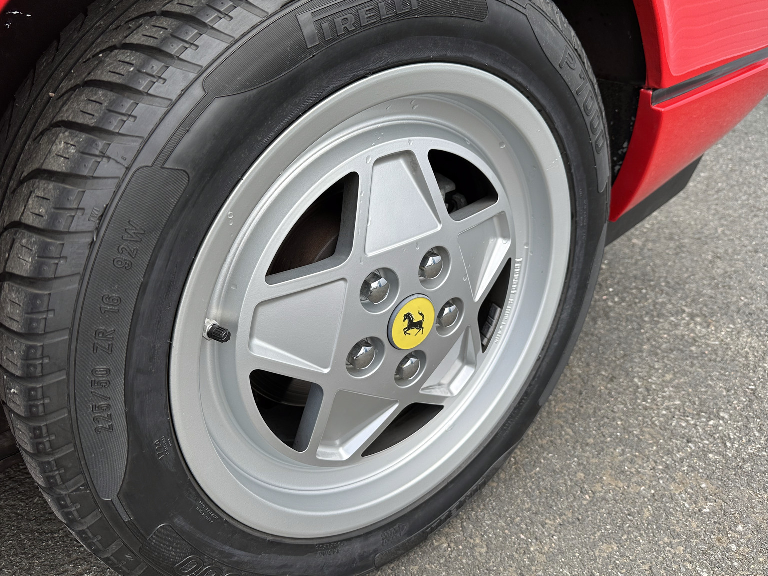 Exteriörbild på 1988 Ferrari 328 GTB