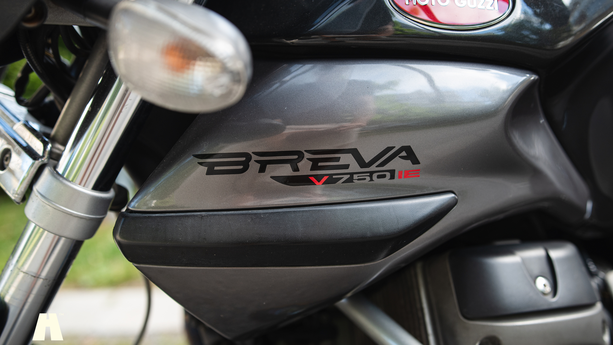 Exteriörbild på 2005 Moto Guzzi Breva 750i