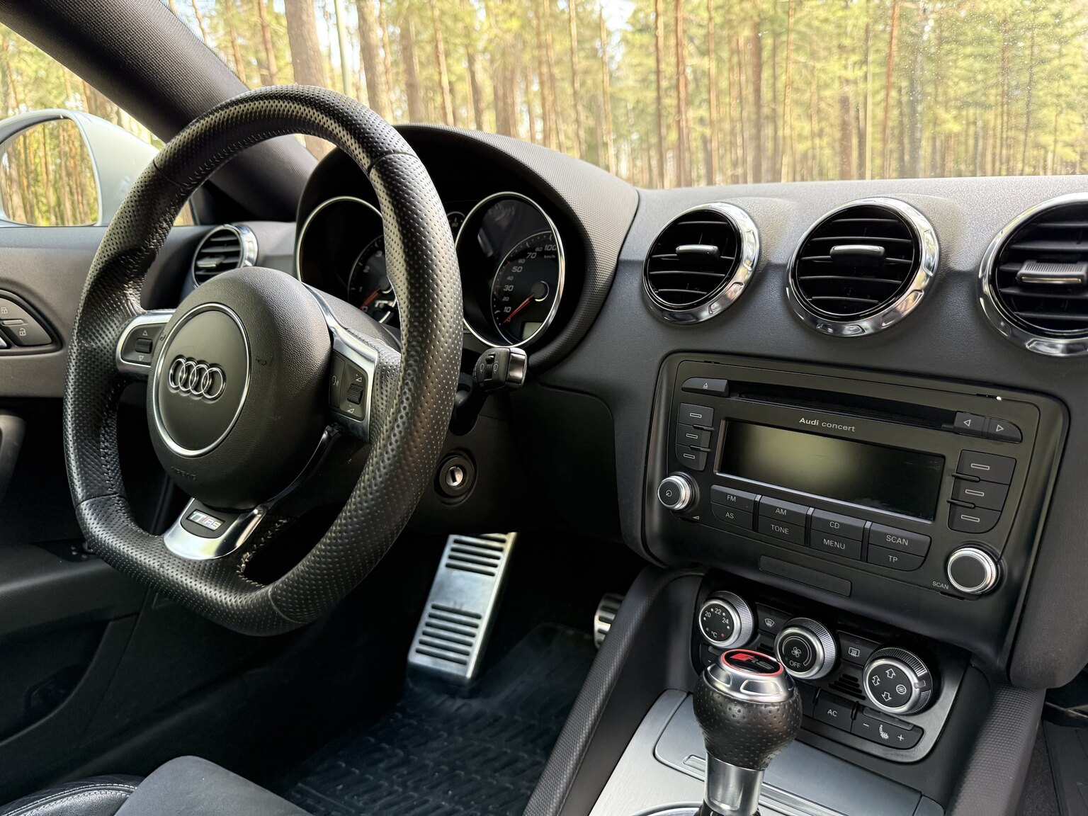 Interior image of 2011 Audi TT RS Coupé