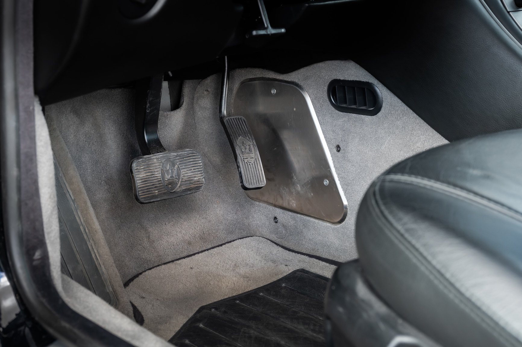 Interior image of 2004 Maserati Coupé 4.2 V8 Cambiocorsa