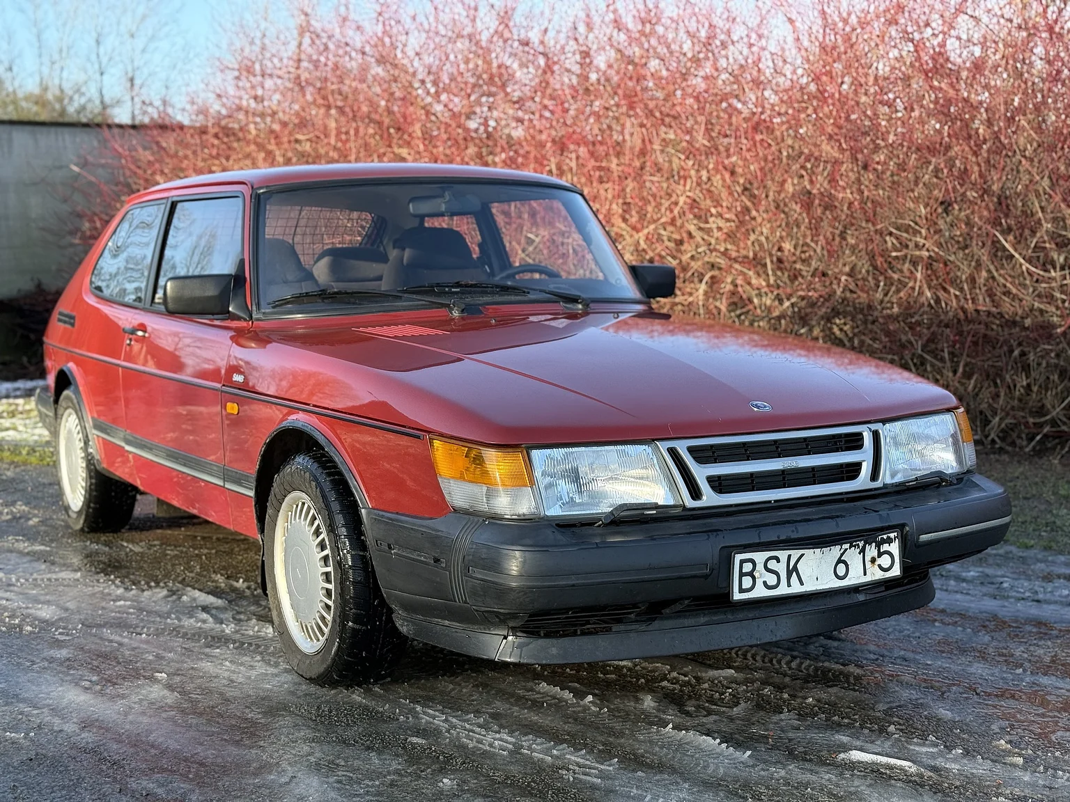 Exterior image of 1991 SAAB 900S Turbo 2-door (1)