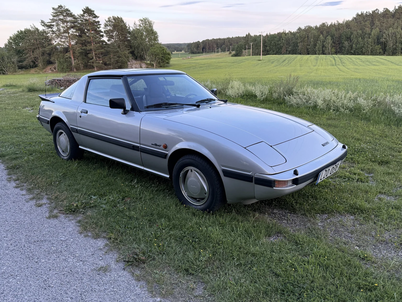 Exteriörbild på 1983 Mazda RX-7 (4)