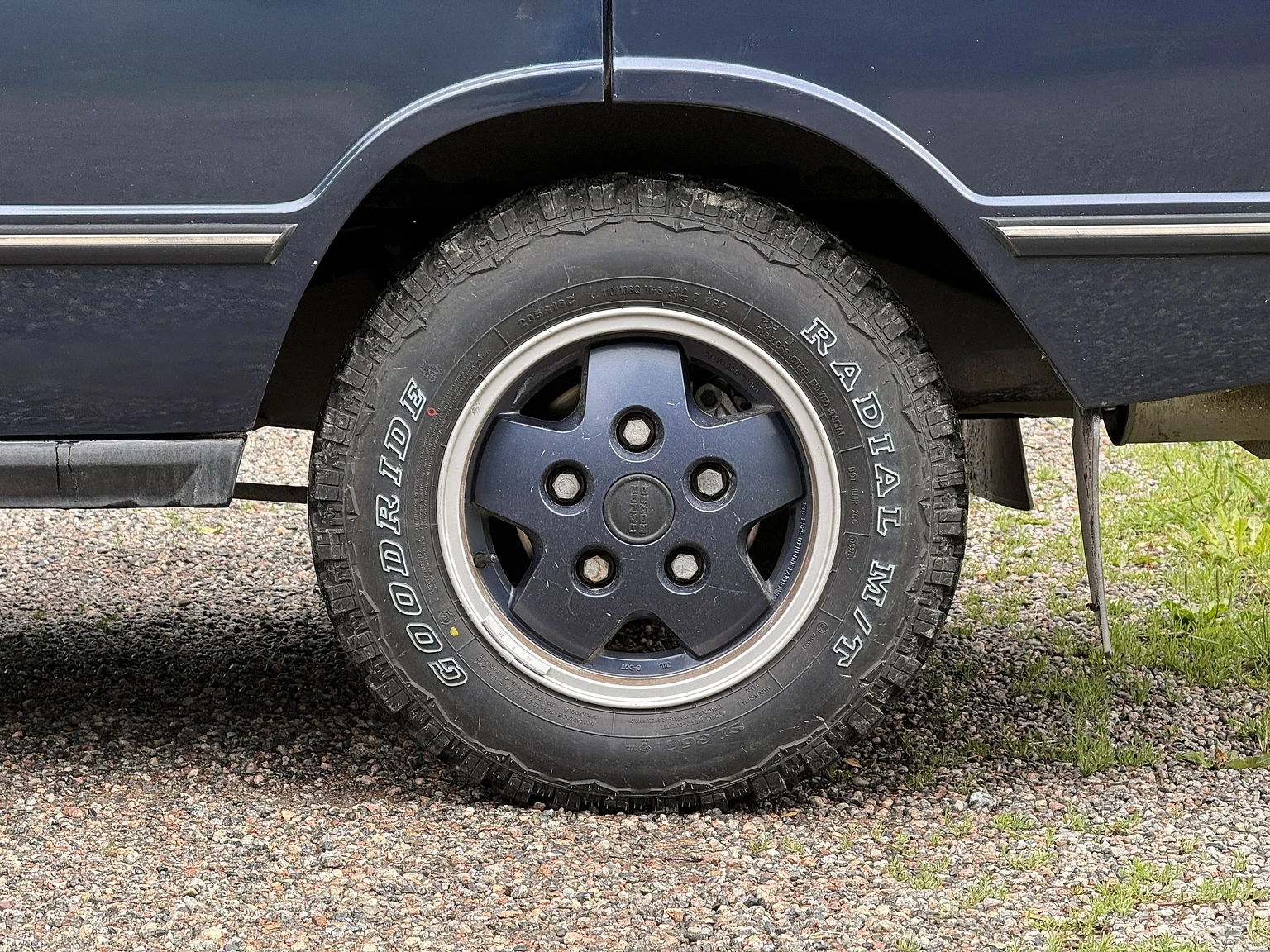 Exterior image of 1990 Range Rover Vogue SE 3.9 (7)