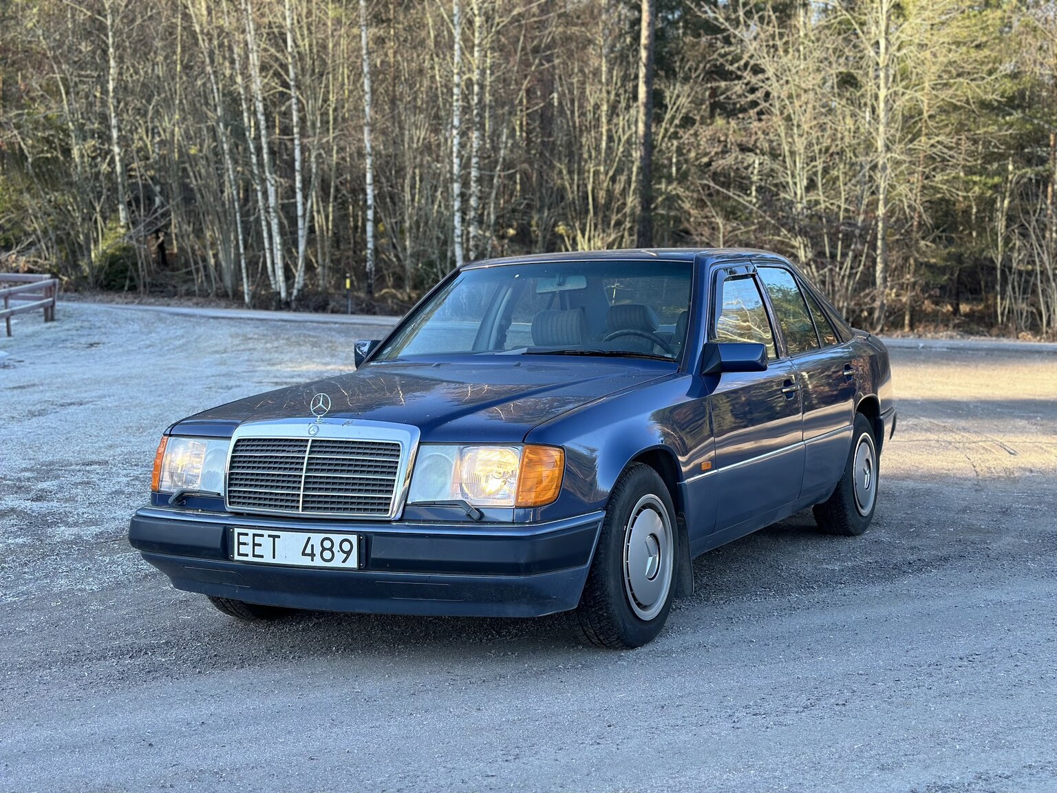 Exteriörbild på 1991 Mercedes-Benz 230 E 