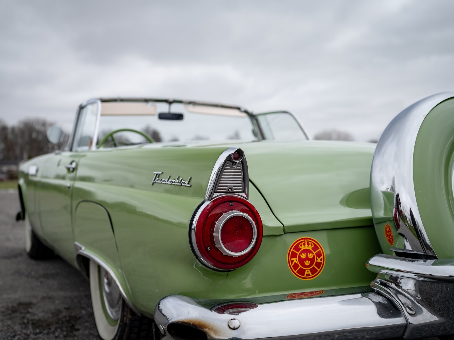 Exteriörbild på 1956 Ford Thunderbird (29)