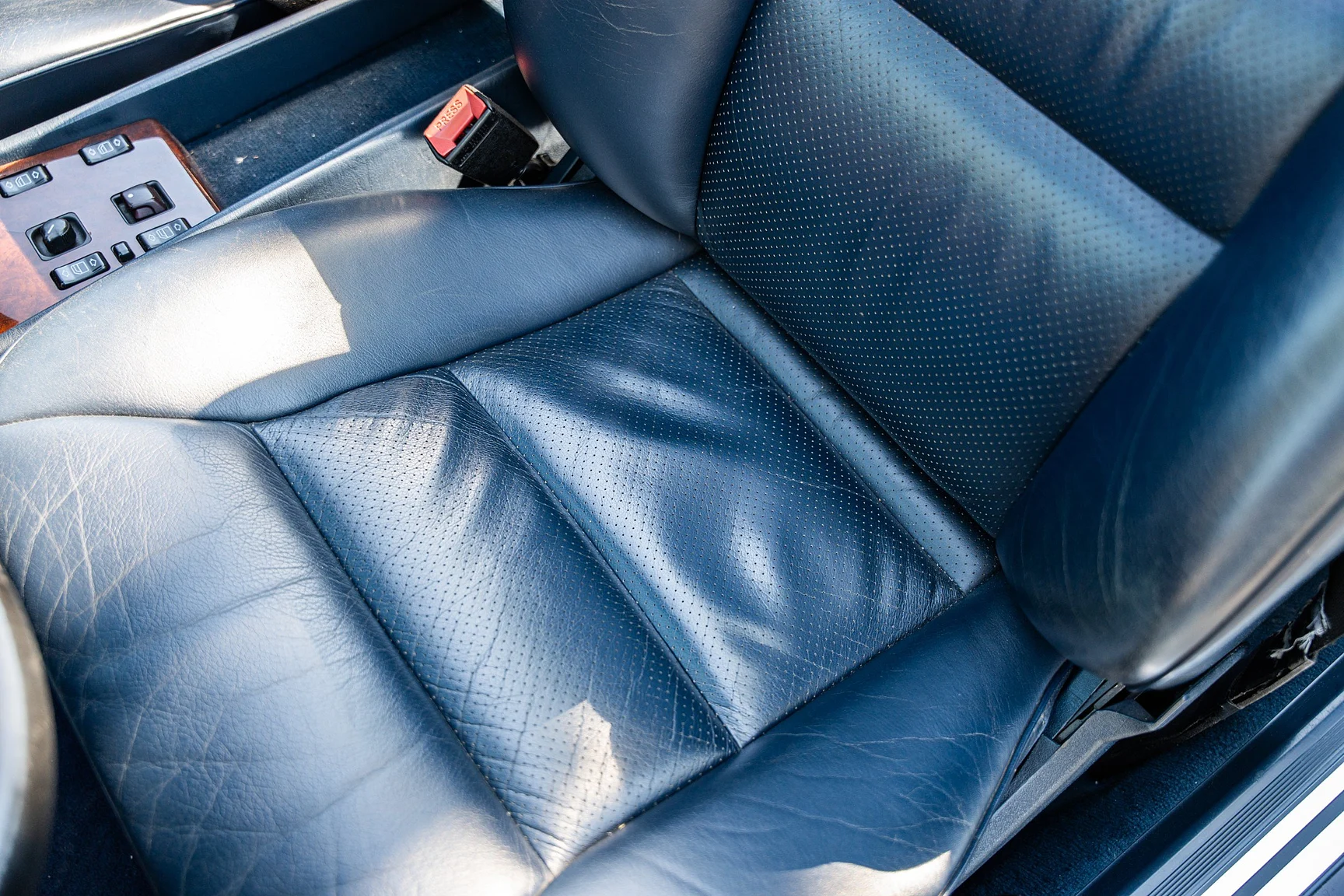 Interior image of 1993 Mercedes-Benz 300 CE-24 Cabriolet (22)