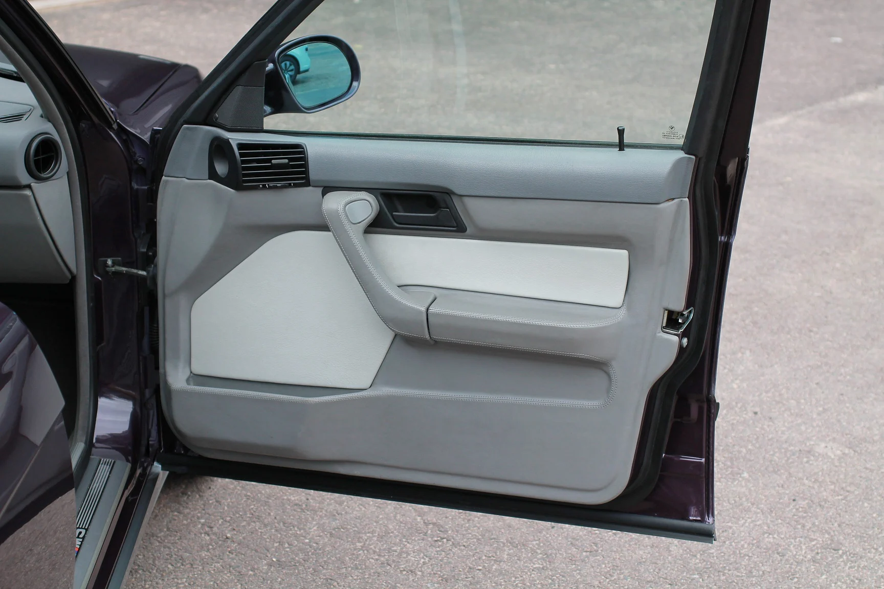 Interior image of 1993 BMW M5 Touring 3.8 Manual (13)