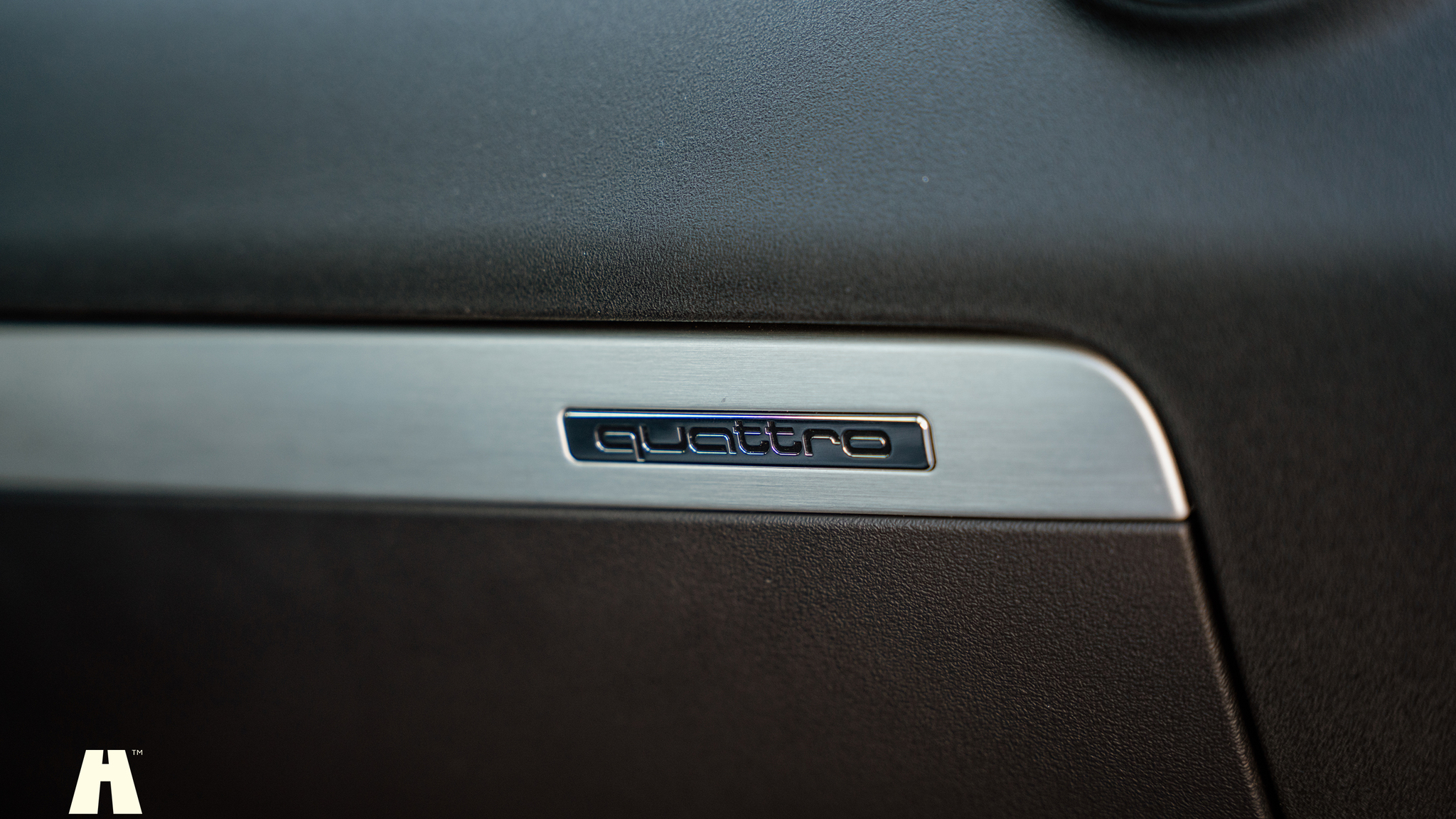 Interior image of 2009 Audi TTS (28)