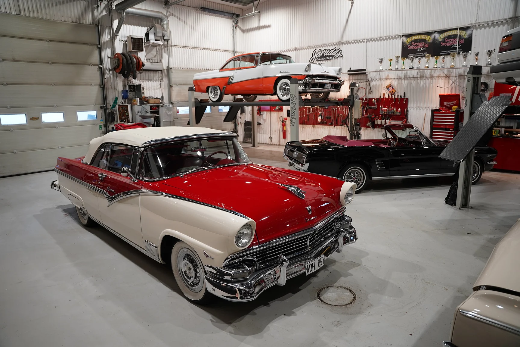 Exteriörbild på 1956 Ford Fairline Sunliner V8 (25)