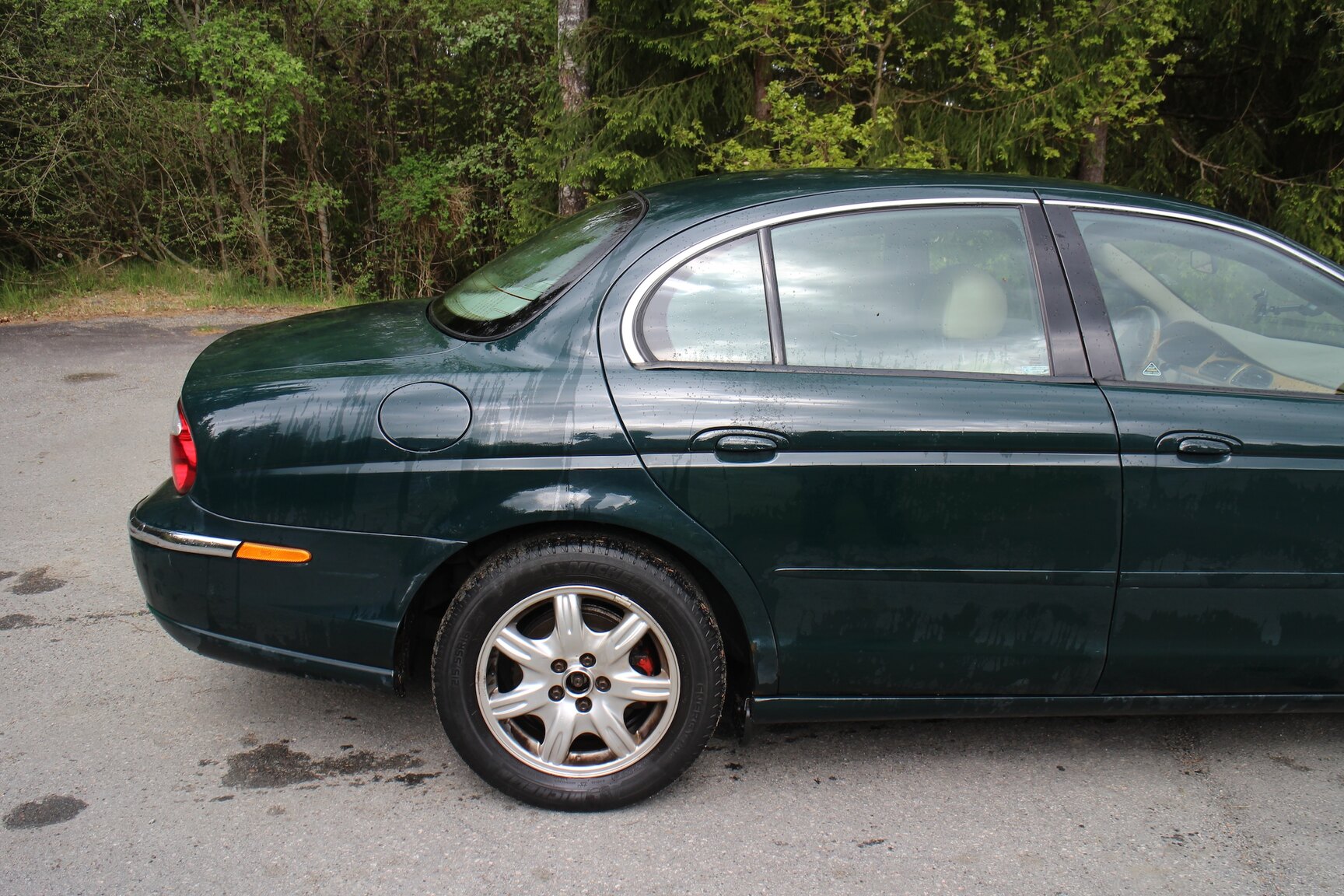 Exterior image of 1999 Jaguar S-Type V6